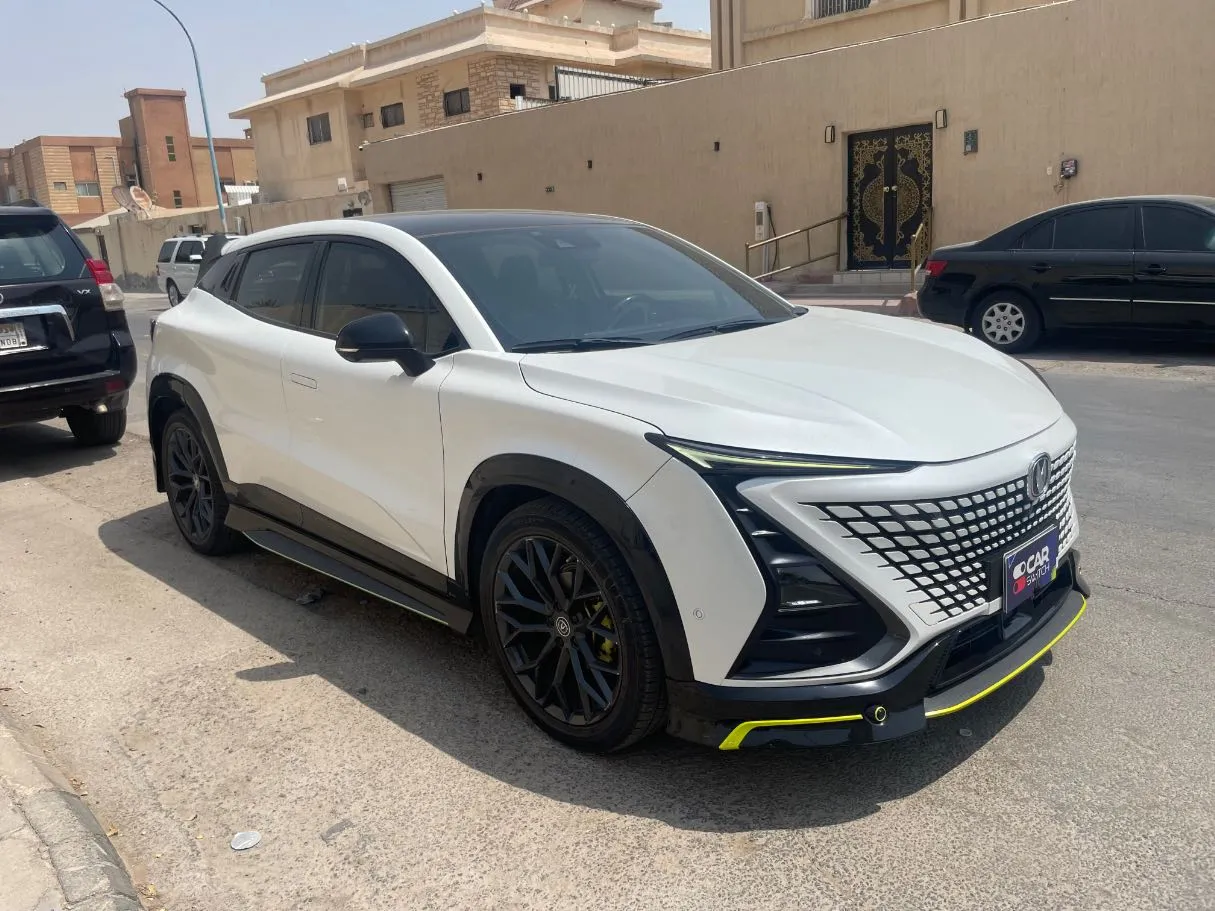 Car image 3