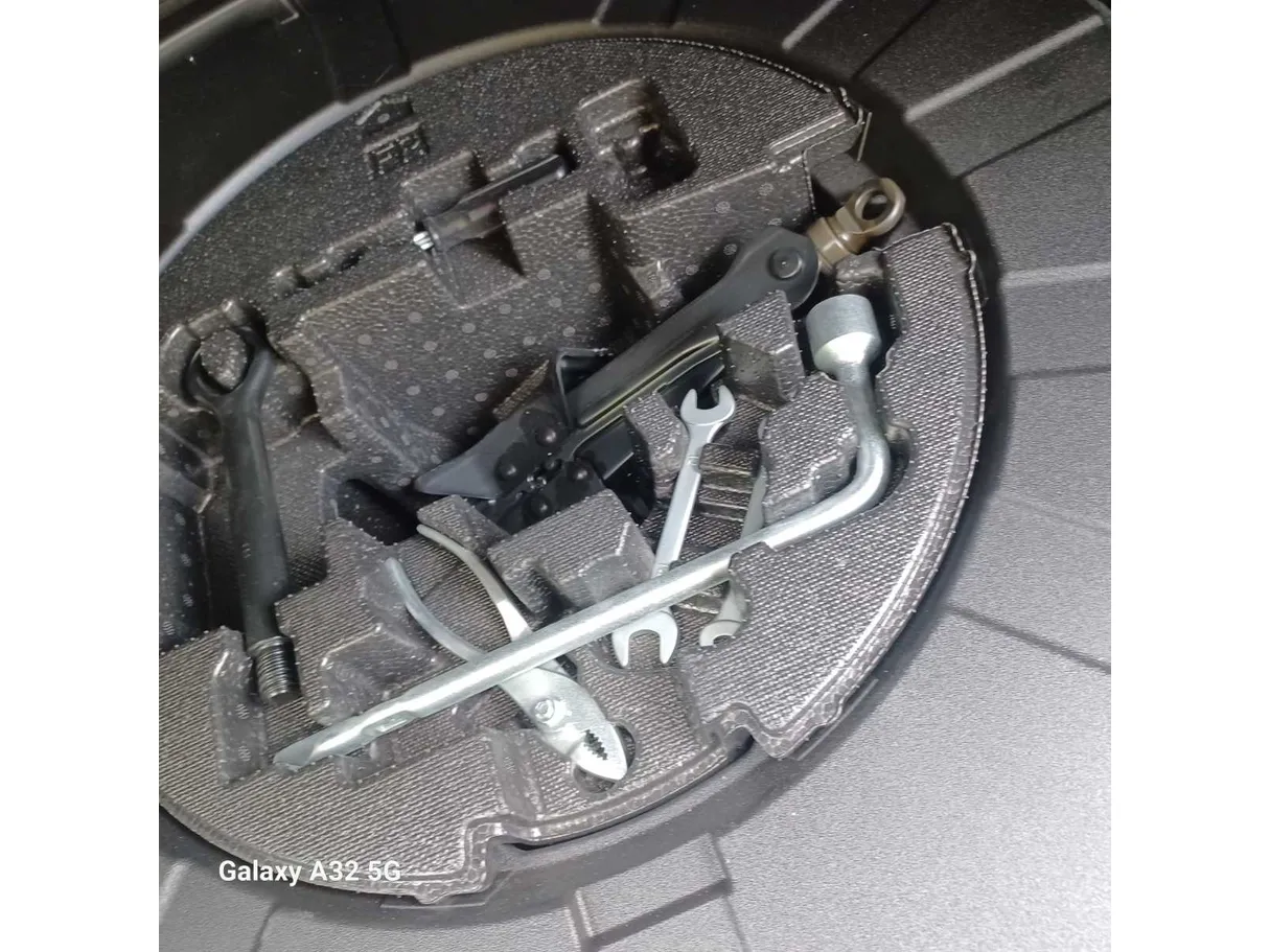 Car image 30