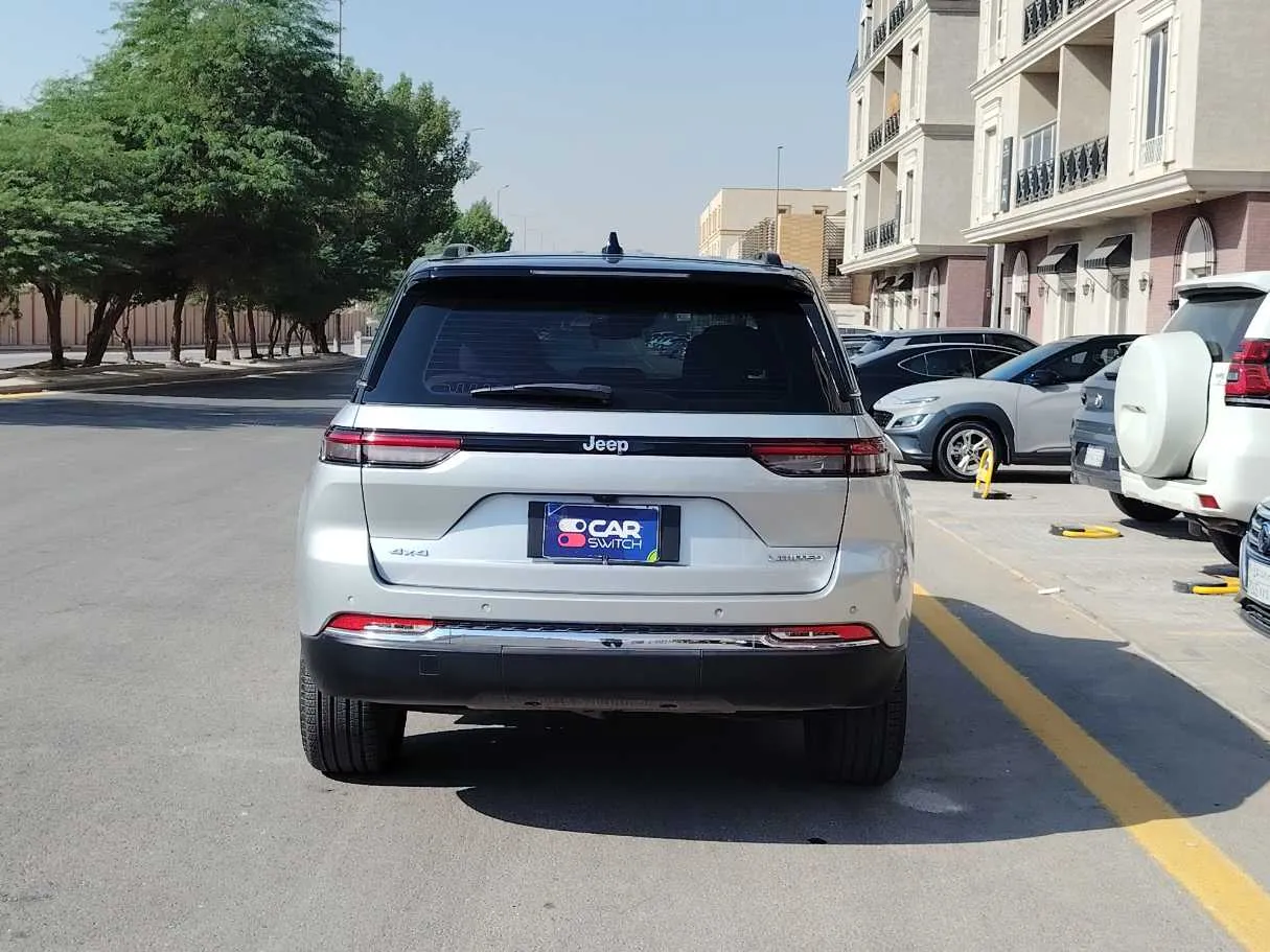 Car image 5