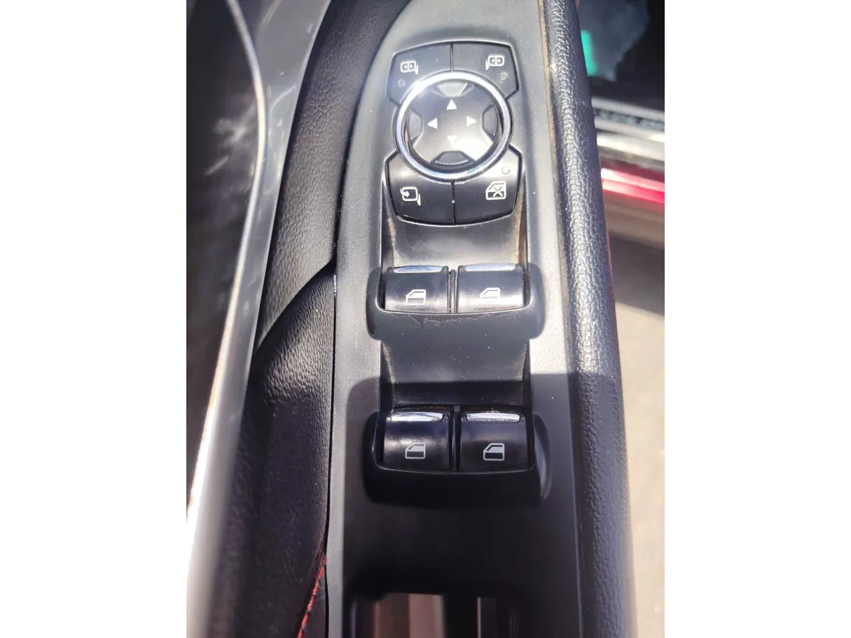 Car image 28