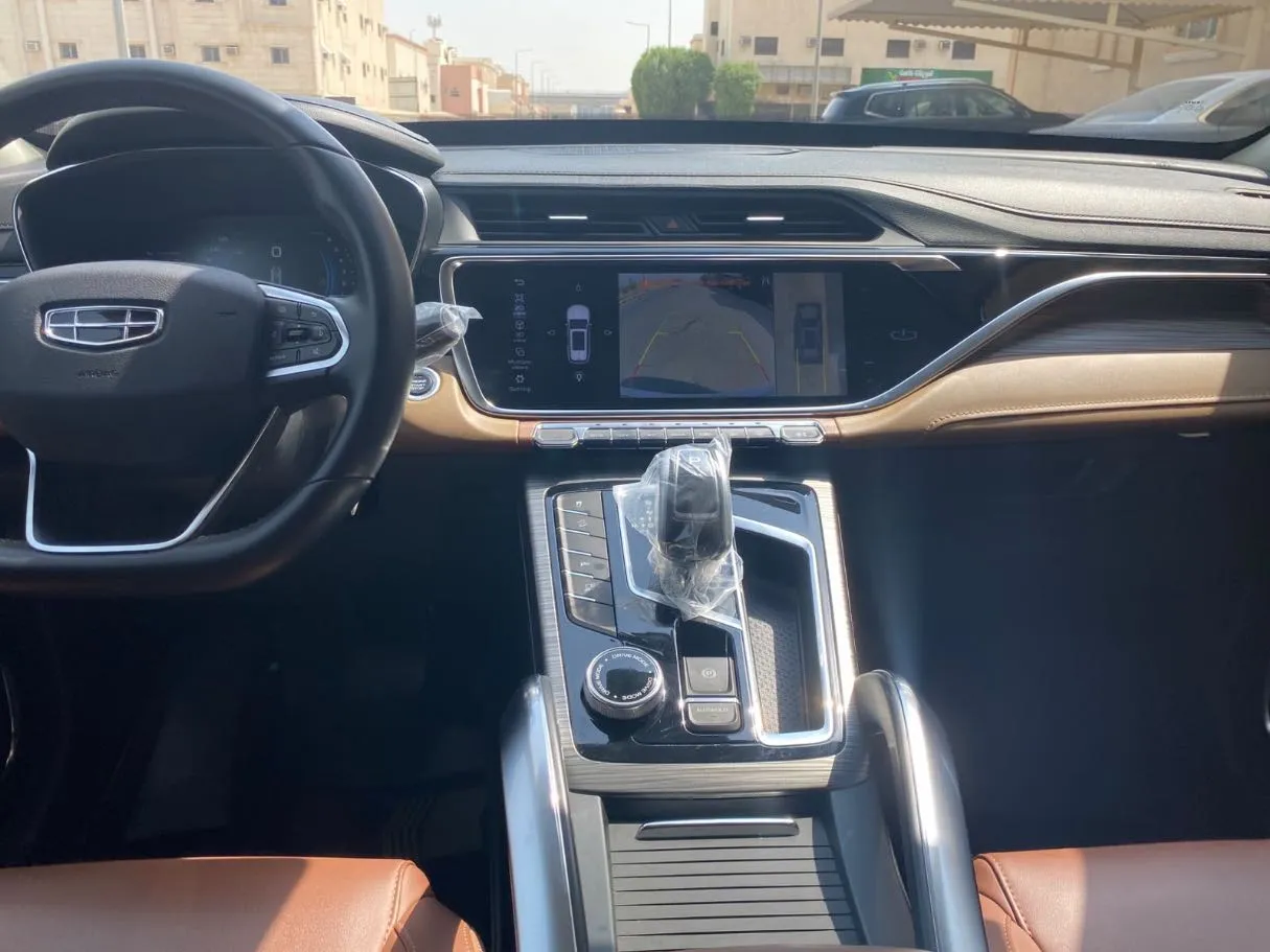 Car image 18