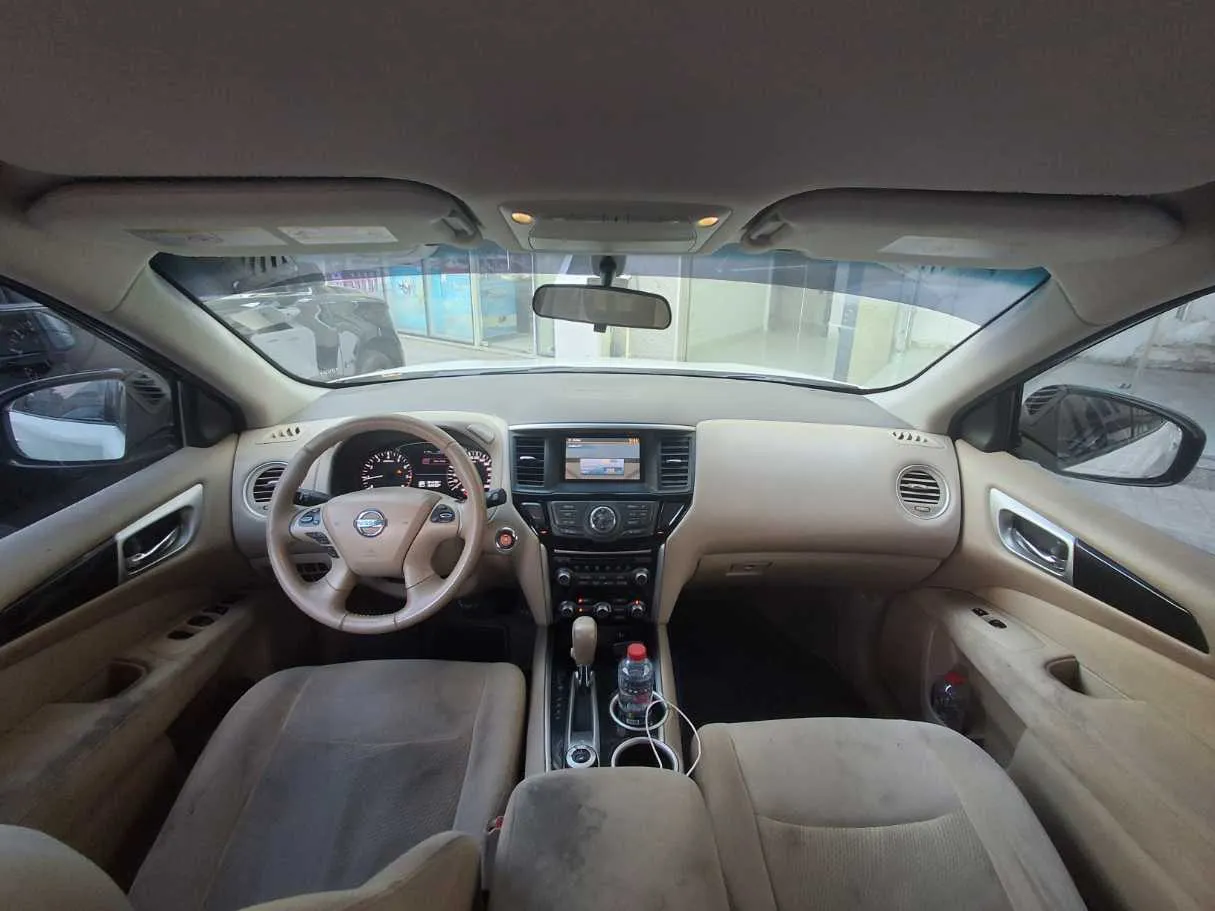 Car image 10