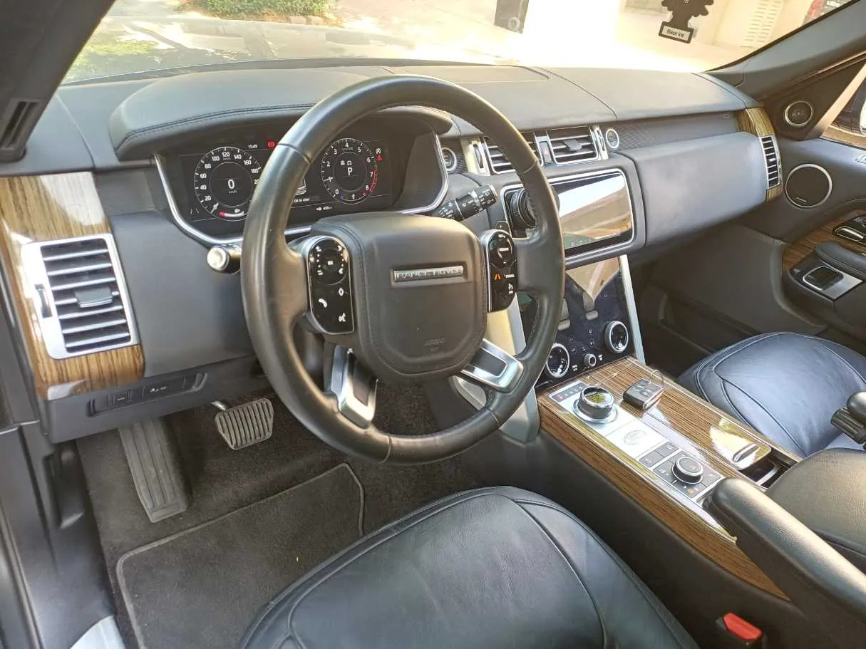 Car image 11