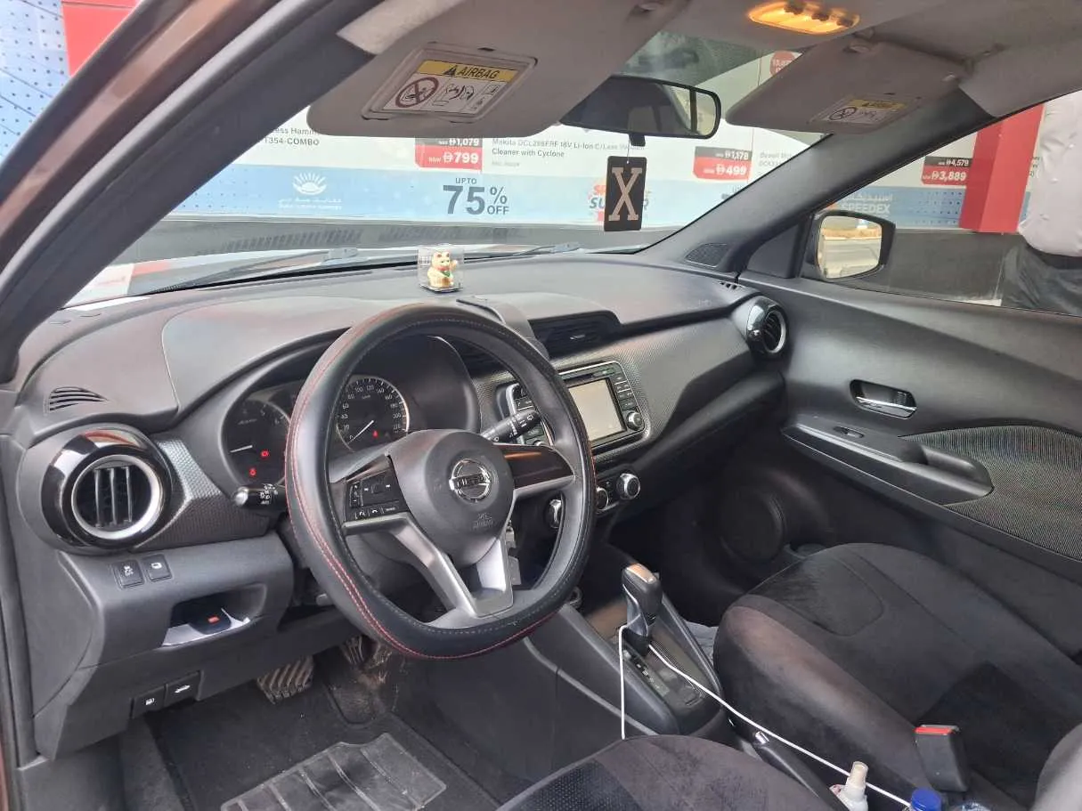 Car image 7