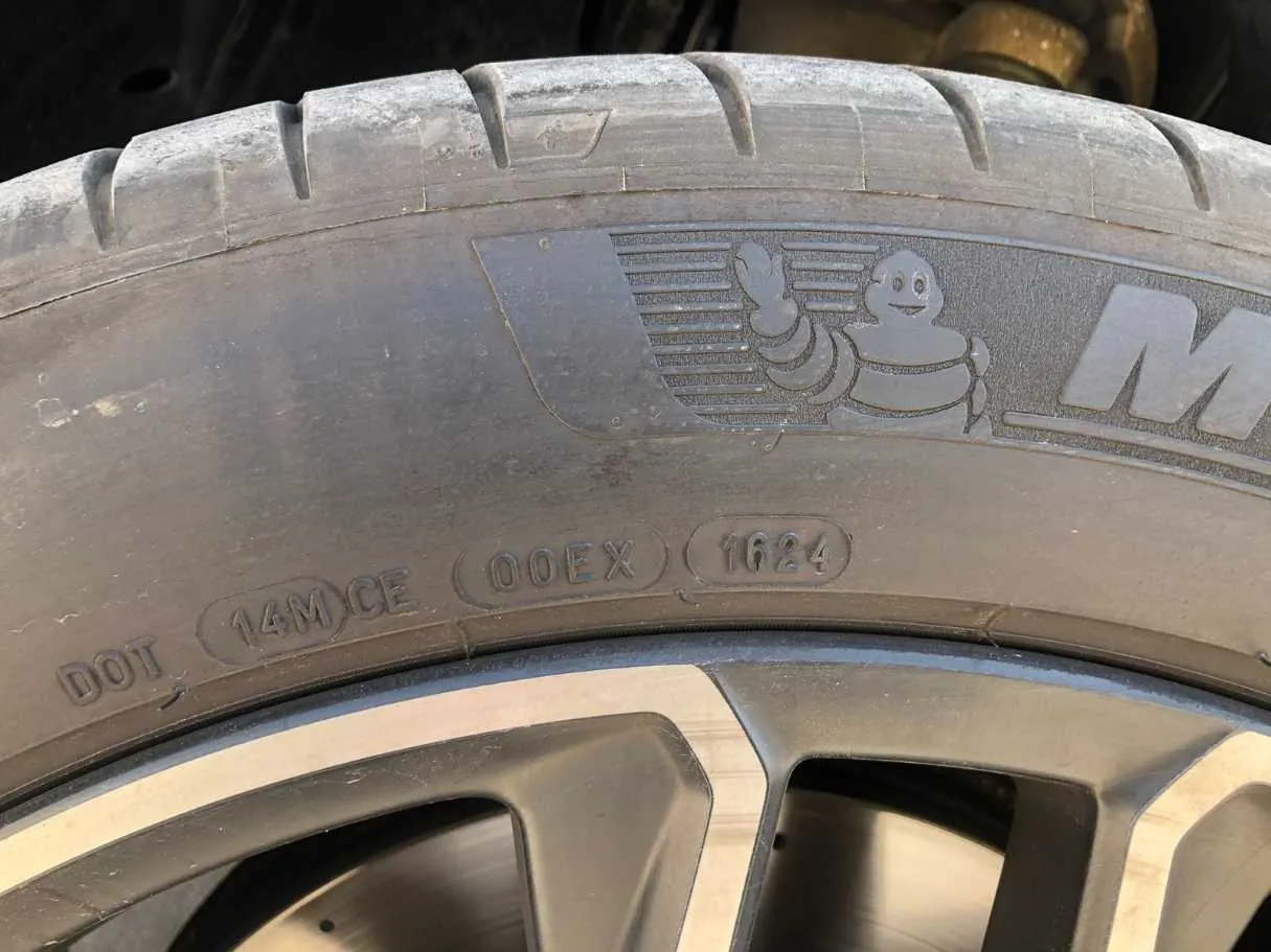 Car image 27