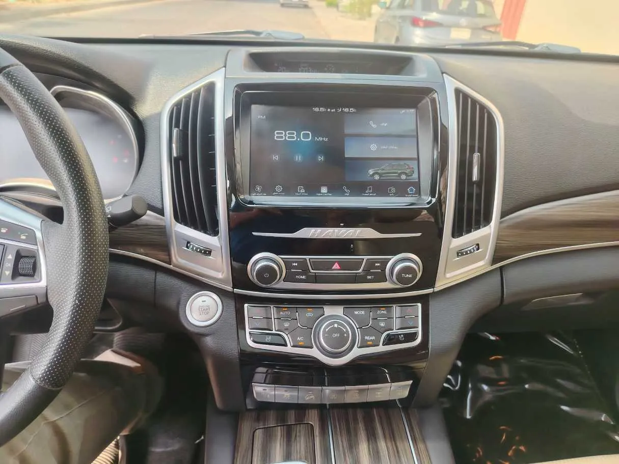 Car image 26