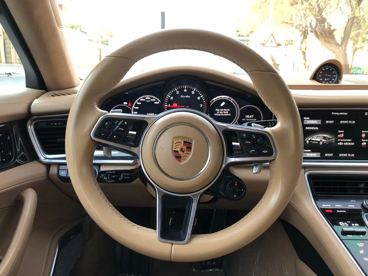 Car image 19