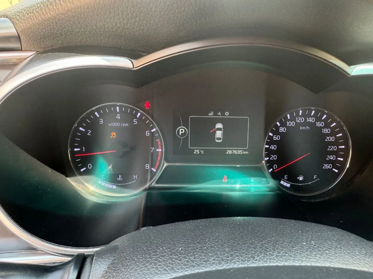 Car image 19