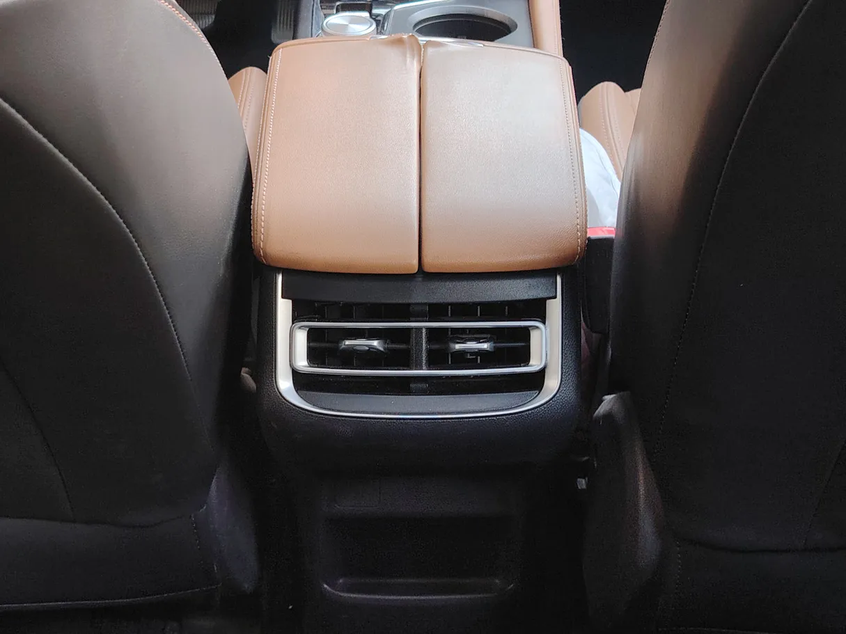 Car image 29