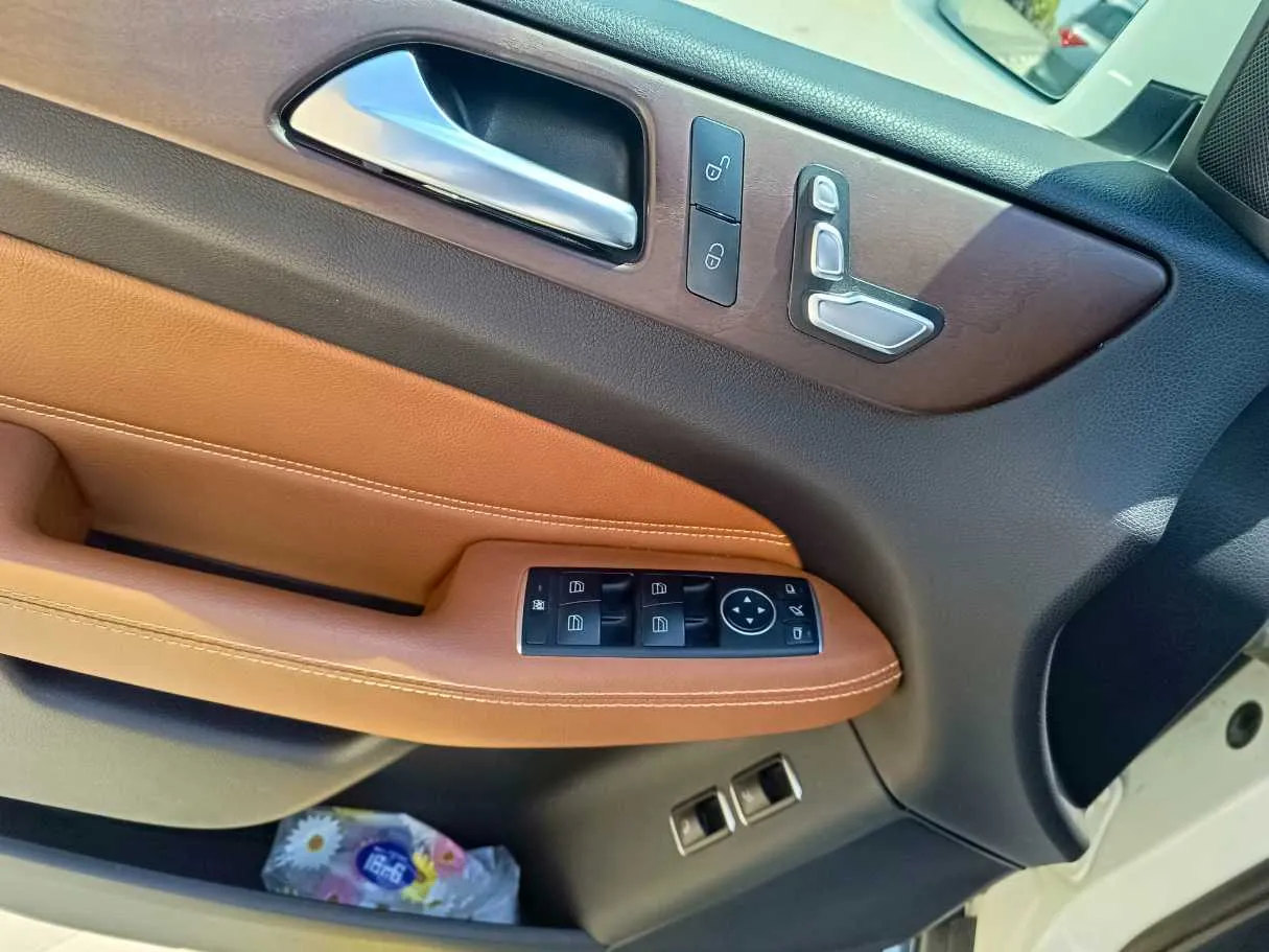 Car image 39