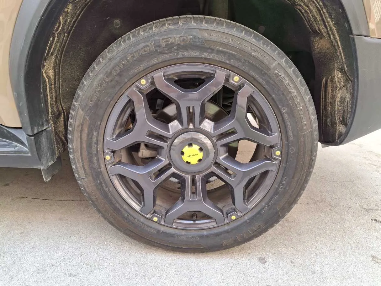 Car image 9