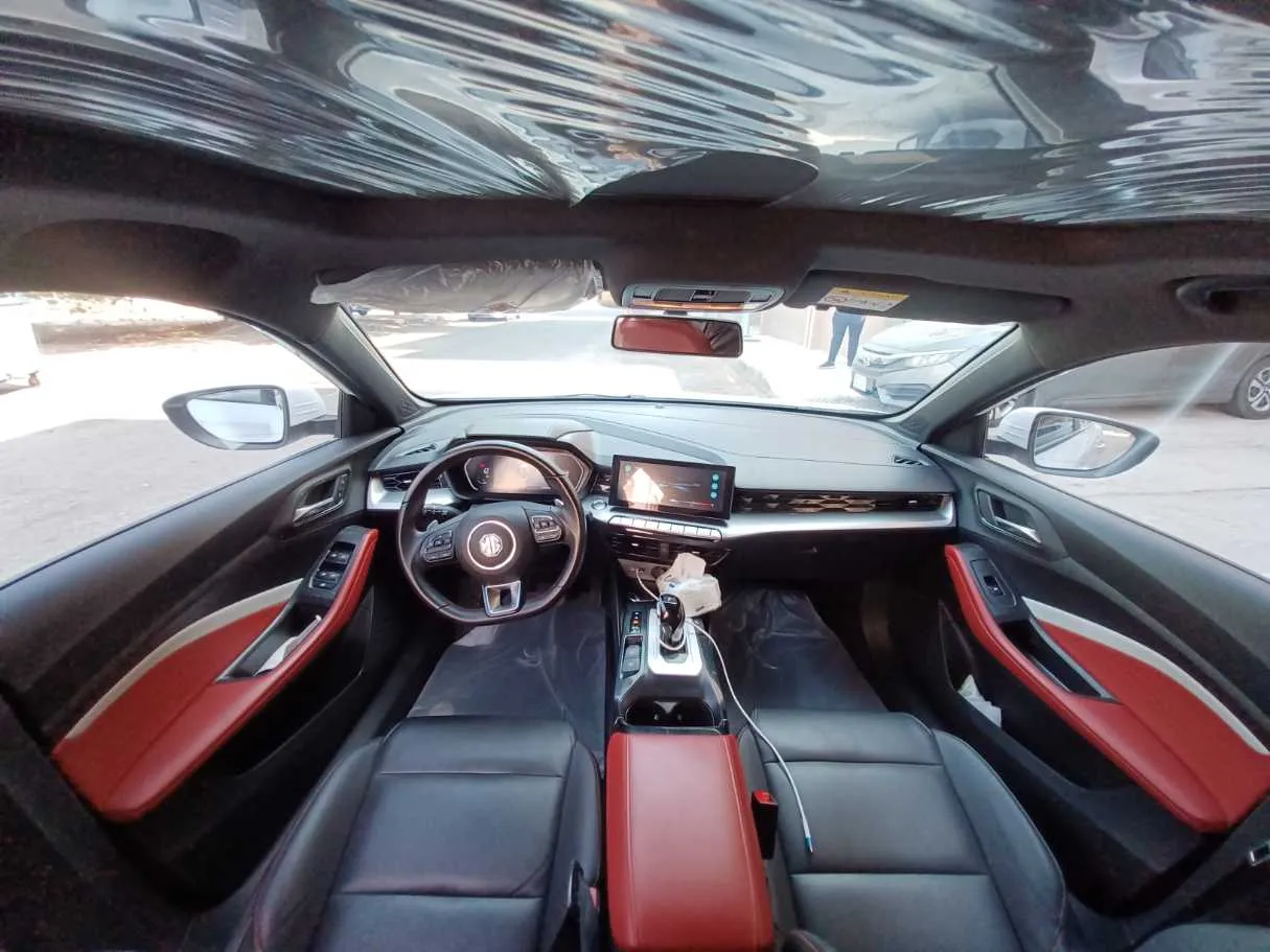 Car image 12