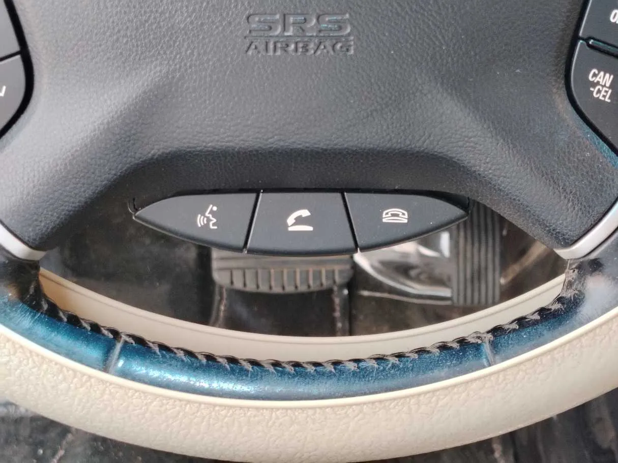 Car image 25