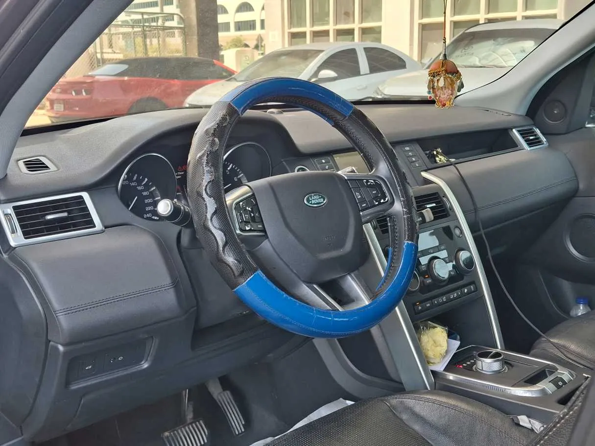 Car image 11