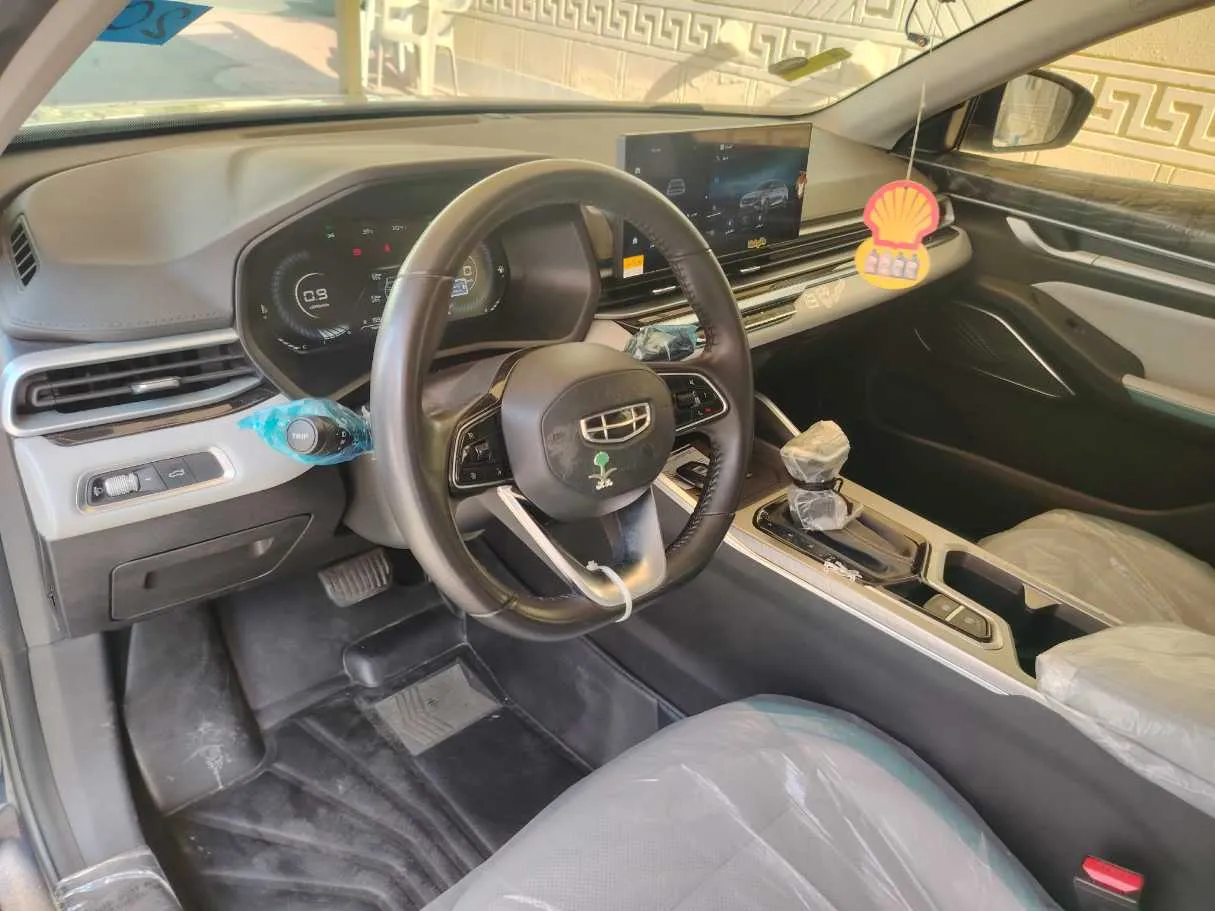 Car image 12