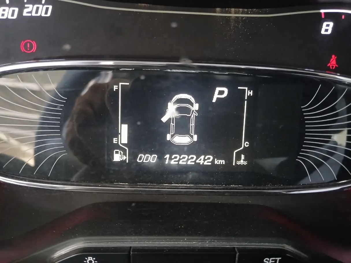 Car image 9