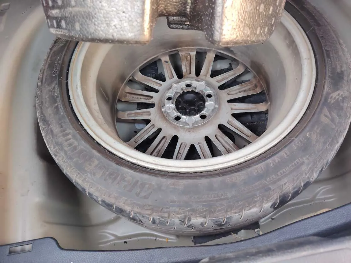 Car image 29