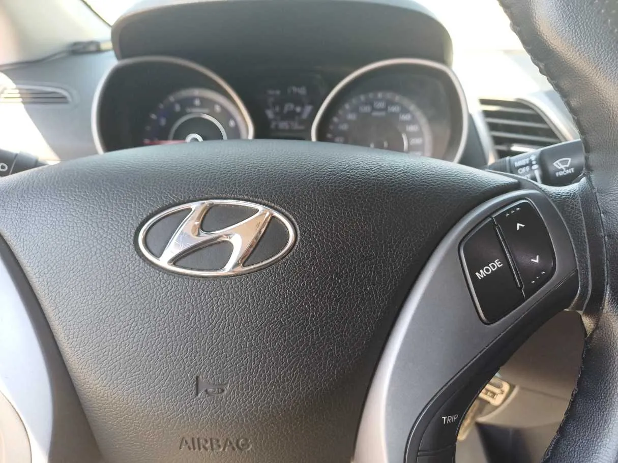 Car image 18
