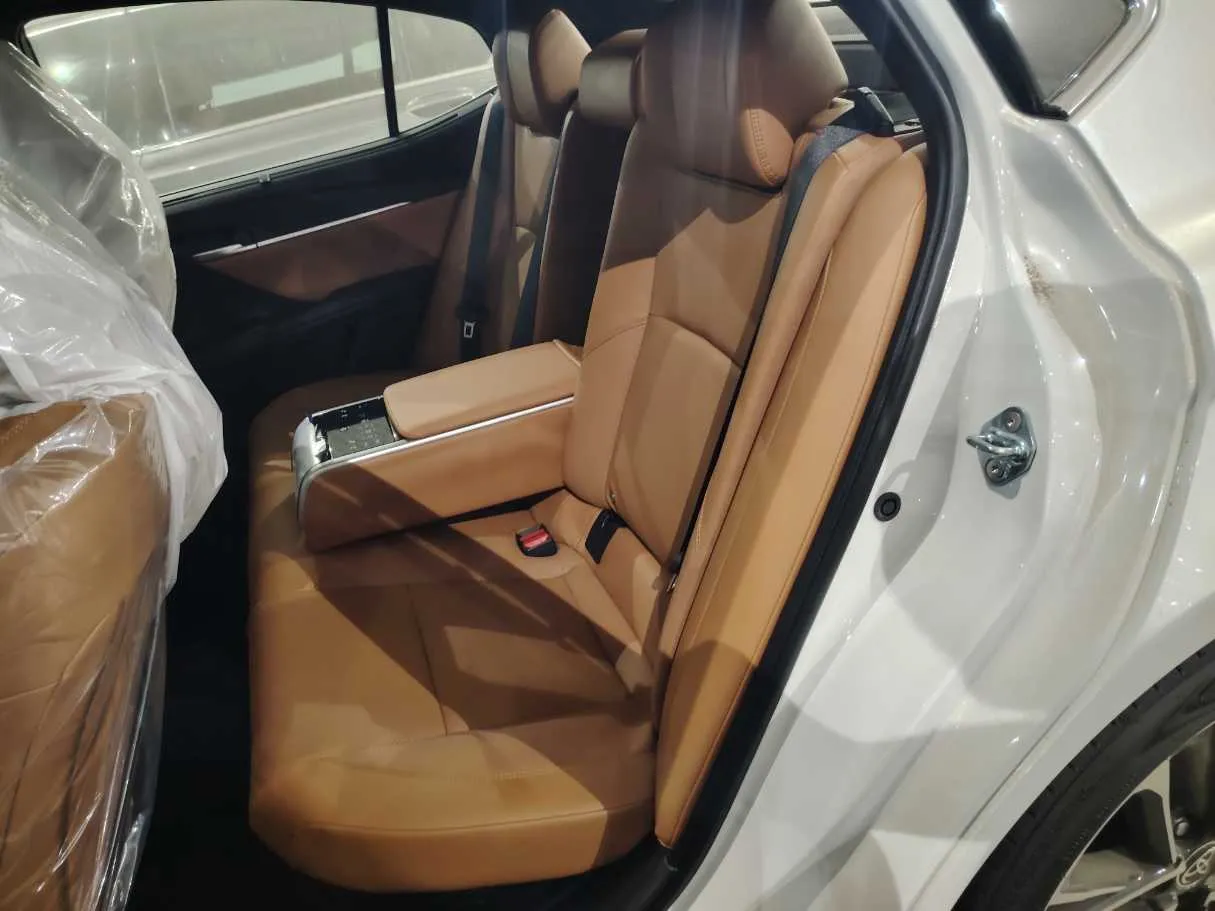 Car image 21