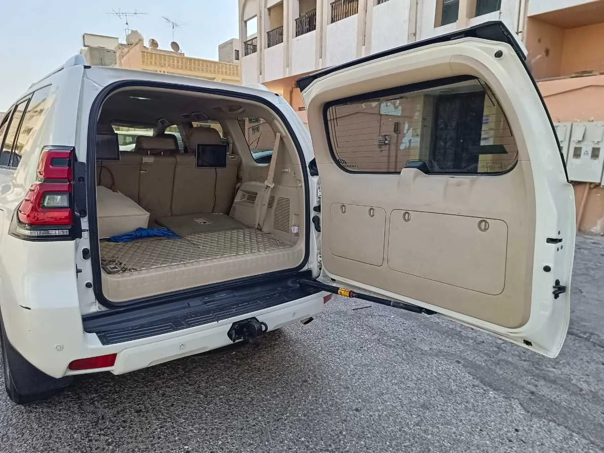 Car image 27