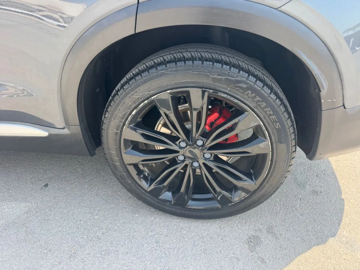 Car image 9