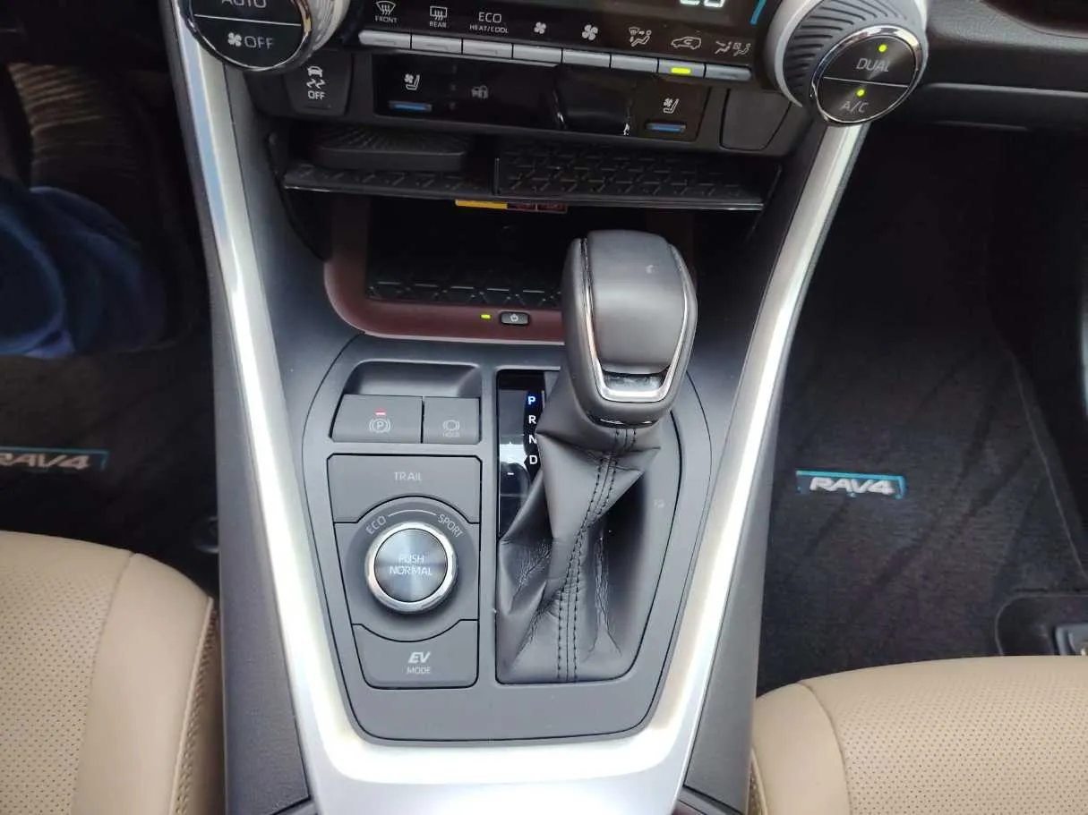 Car image 25