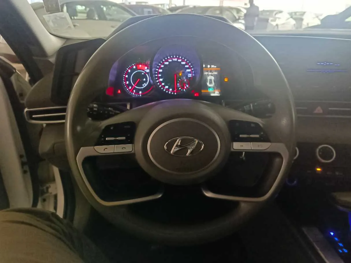 Car image 13