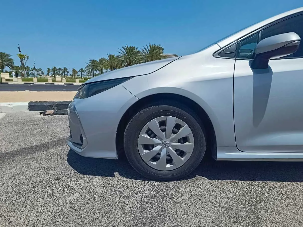 Car image 9