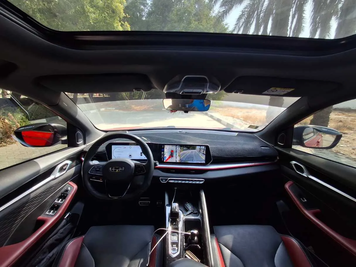 Car image 14