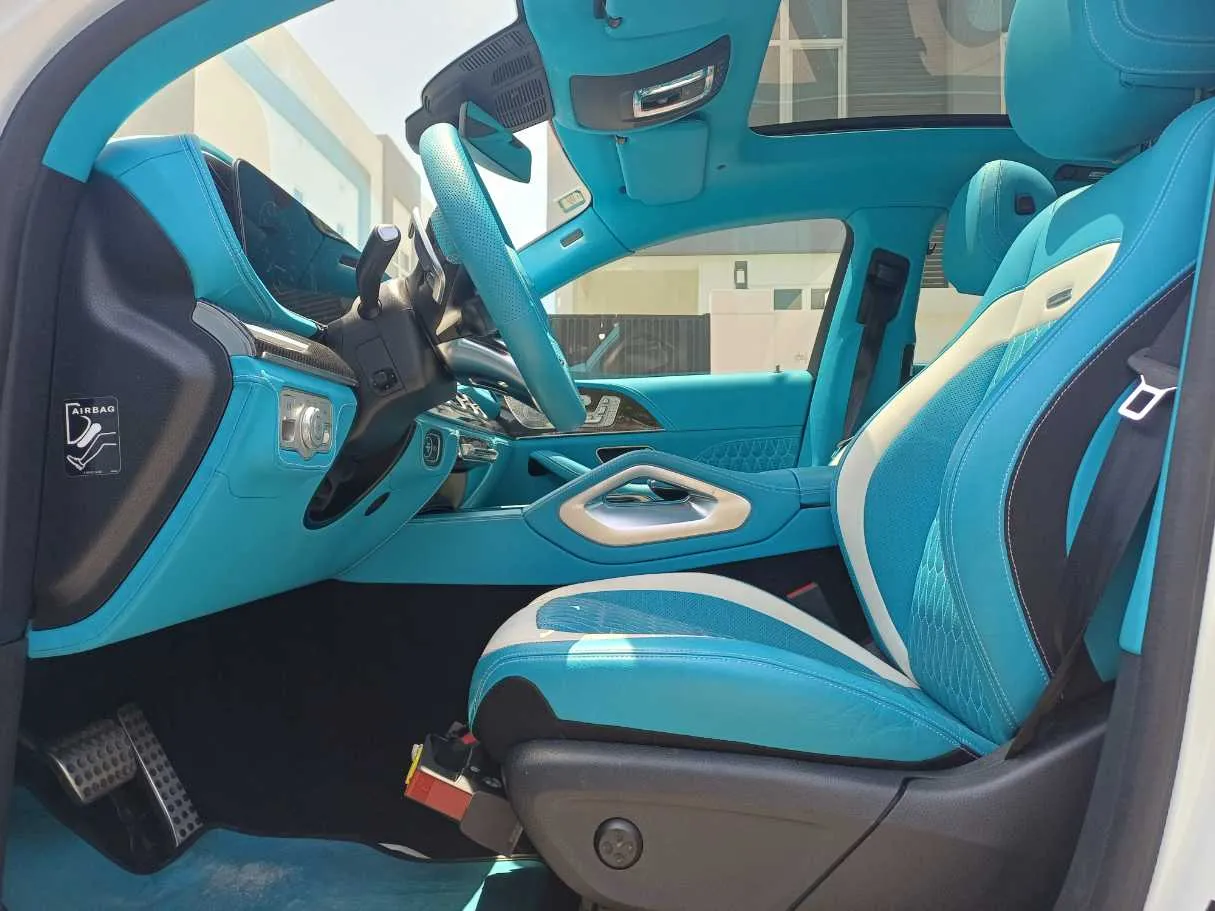 Car image 12