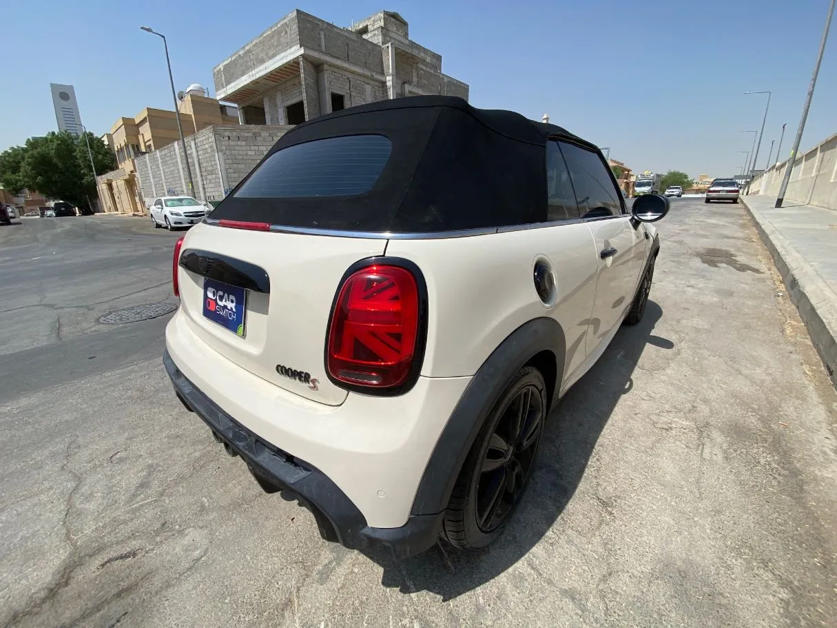 Car image 5