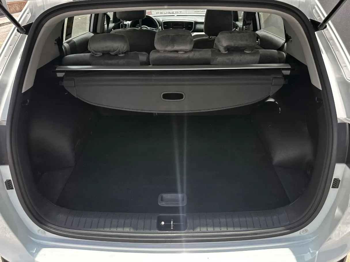Car image 23