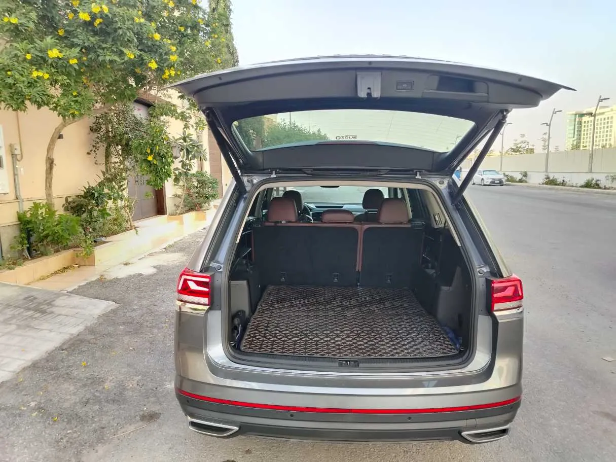 Car image 27