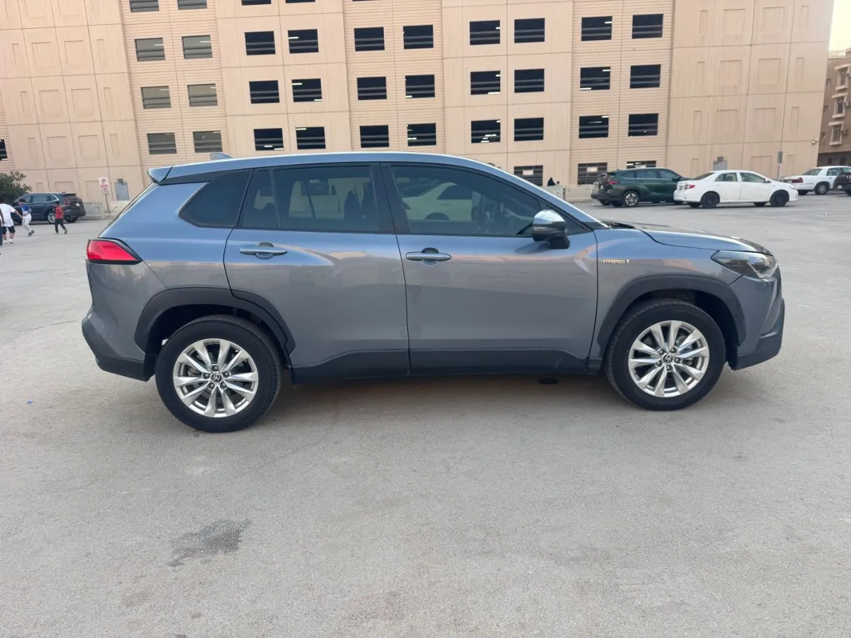 Car image 4