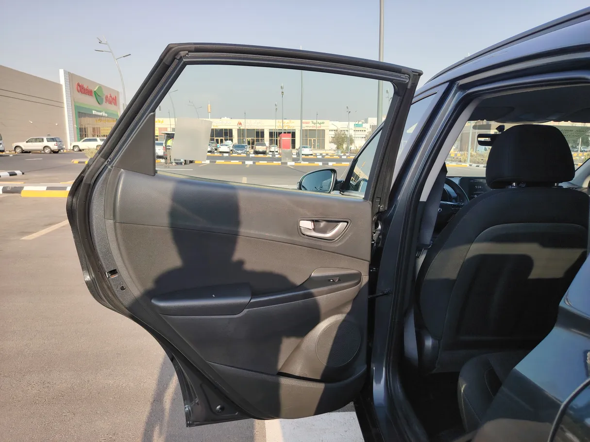 Car image 13