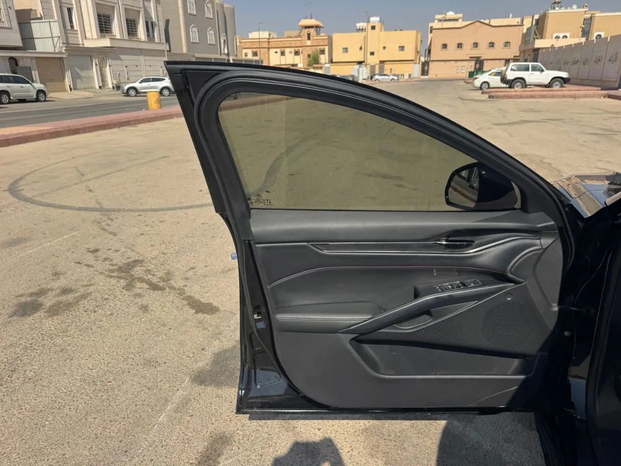 Car image 10