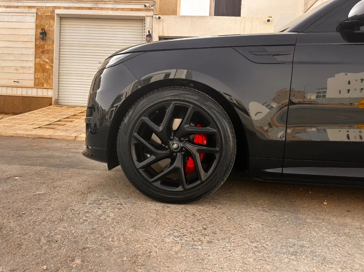 Car image 9