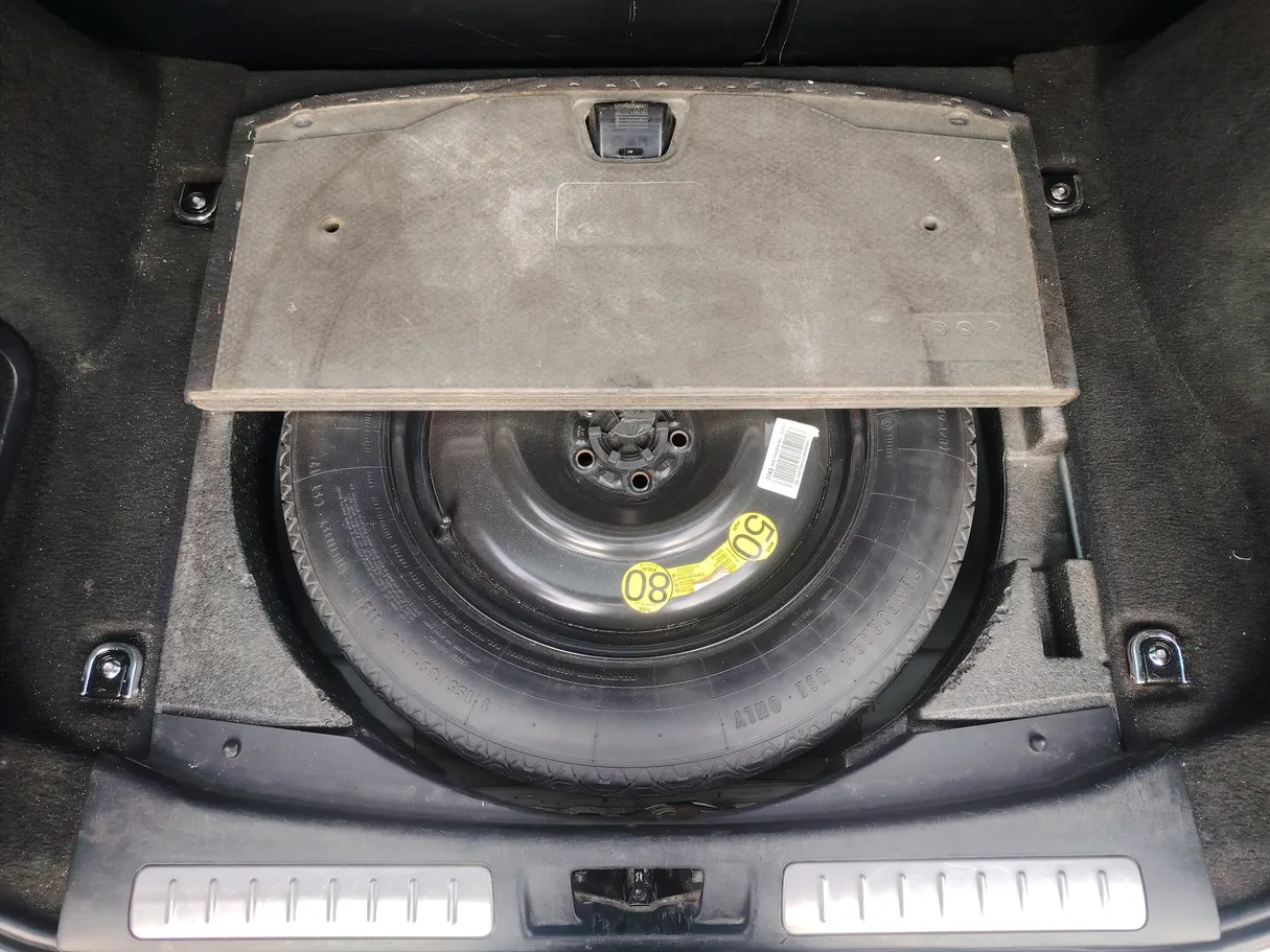 Car image 37
