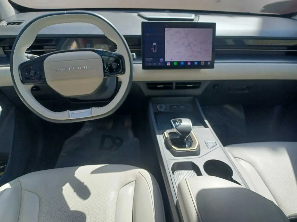 Car image 16