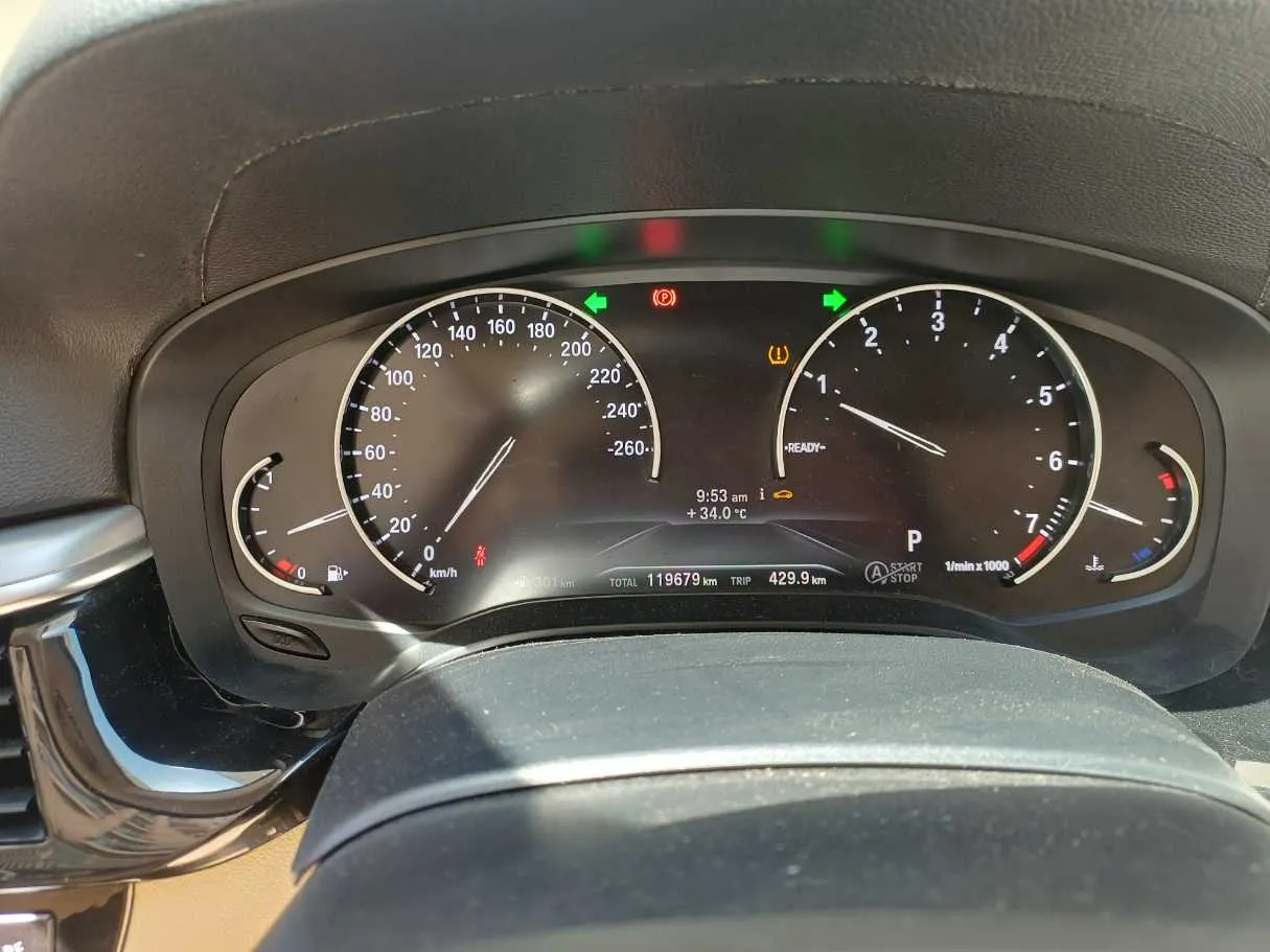 Car image 19