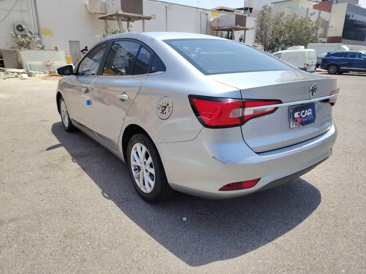 Car image 7