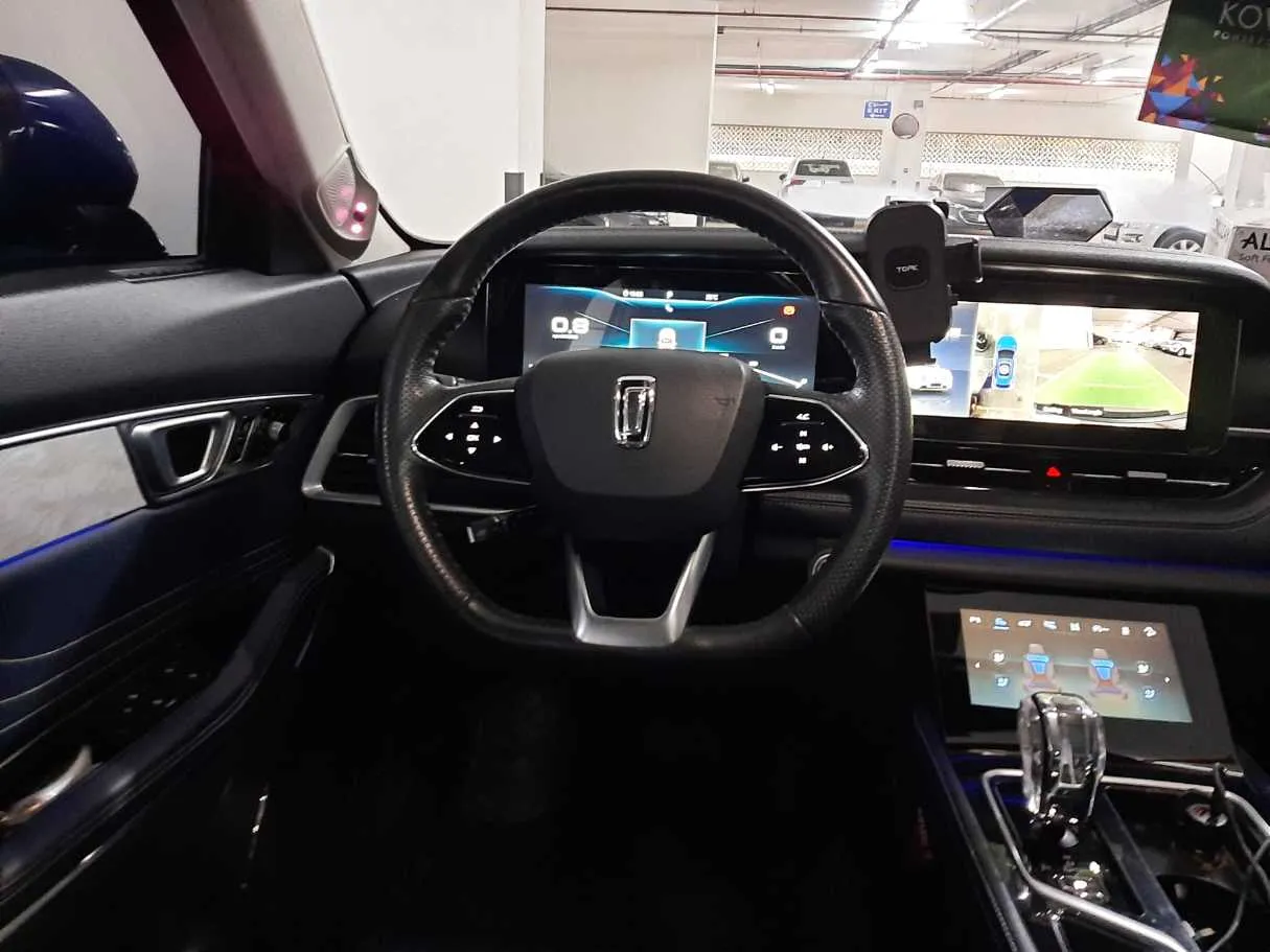 Car image 14
