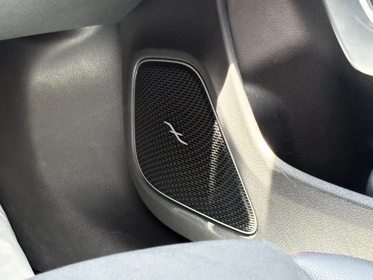 Car image 27