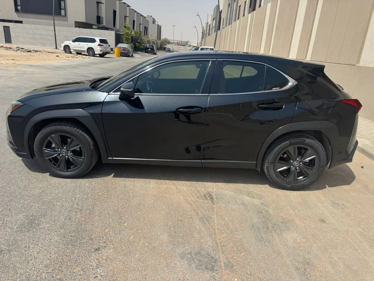 Car image 8