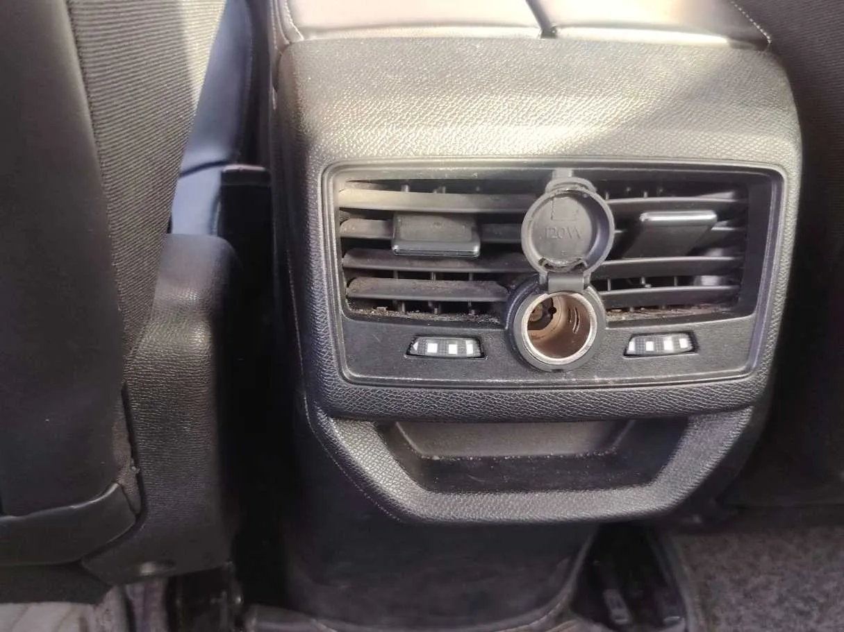 Car image 29