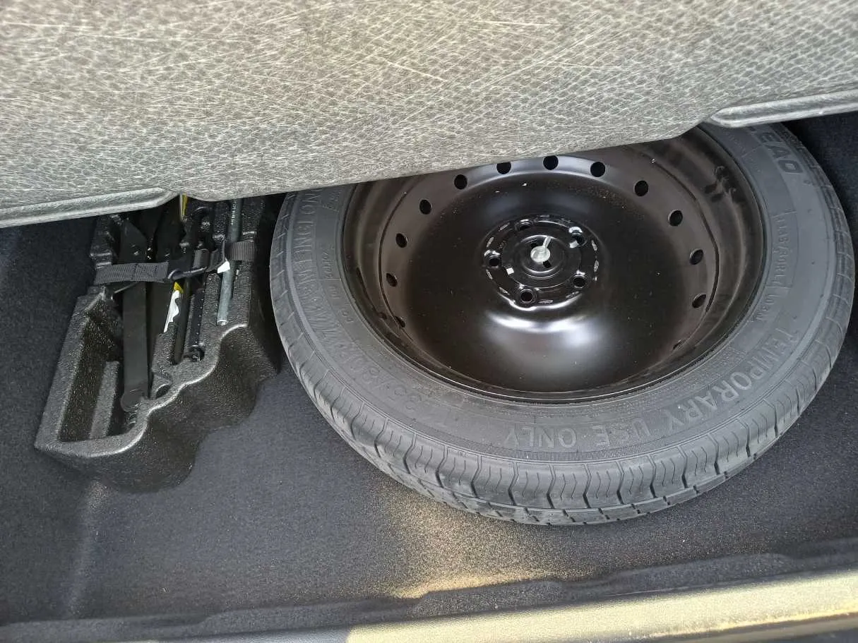 Car image 20