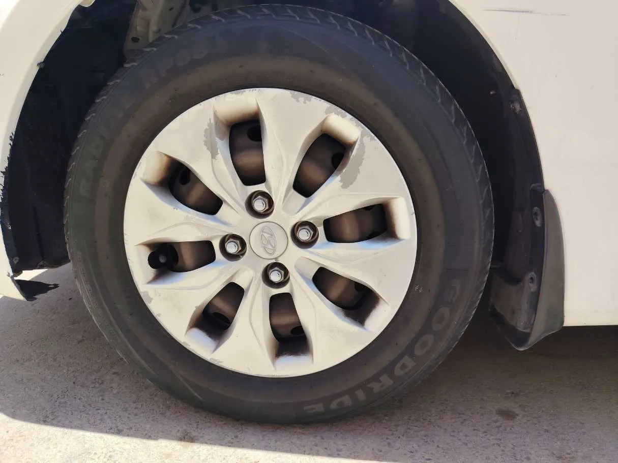Car image 10