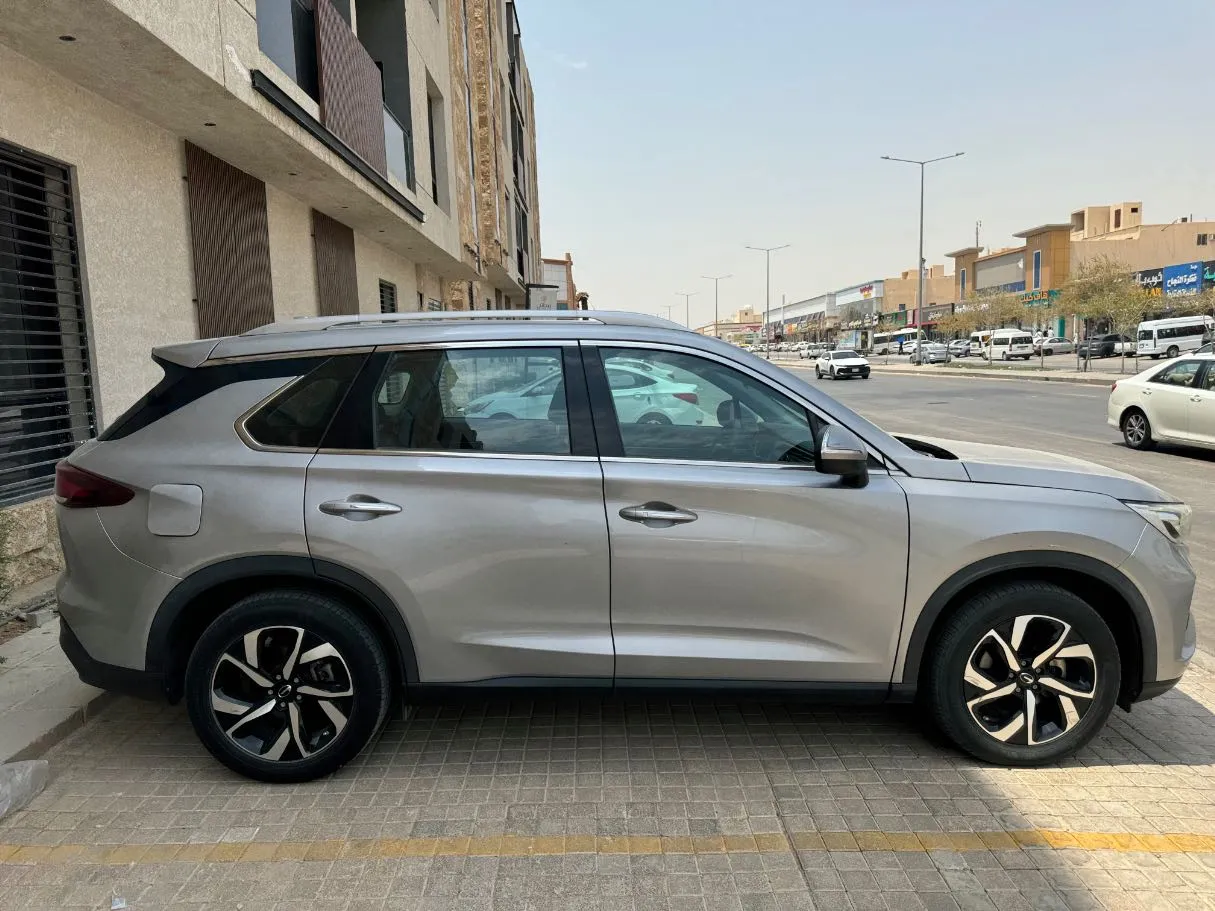 Car image 4