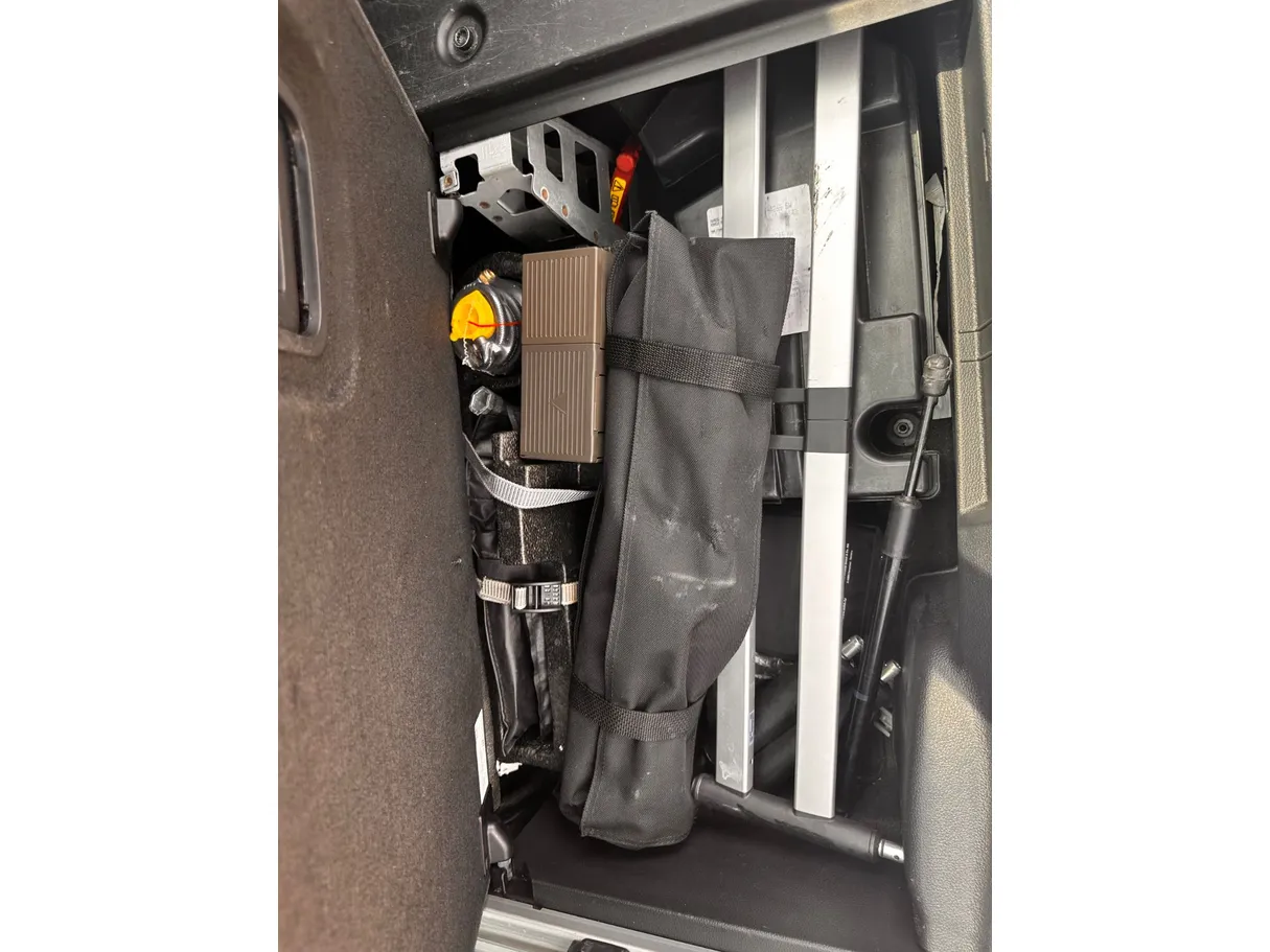 Car image 26