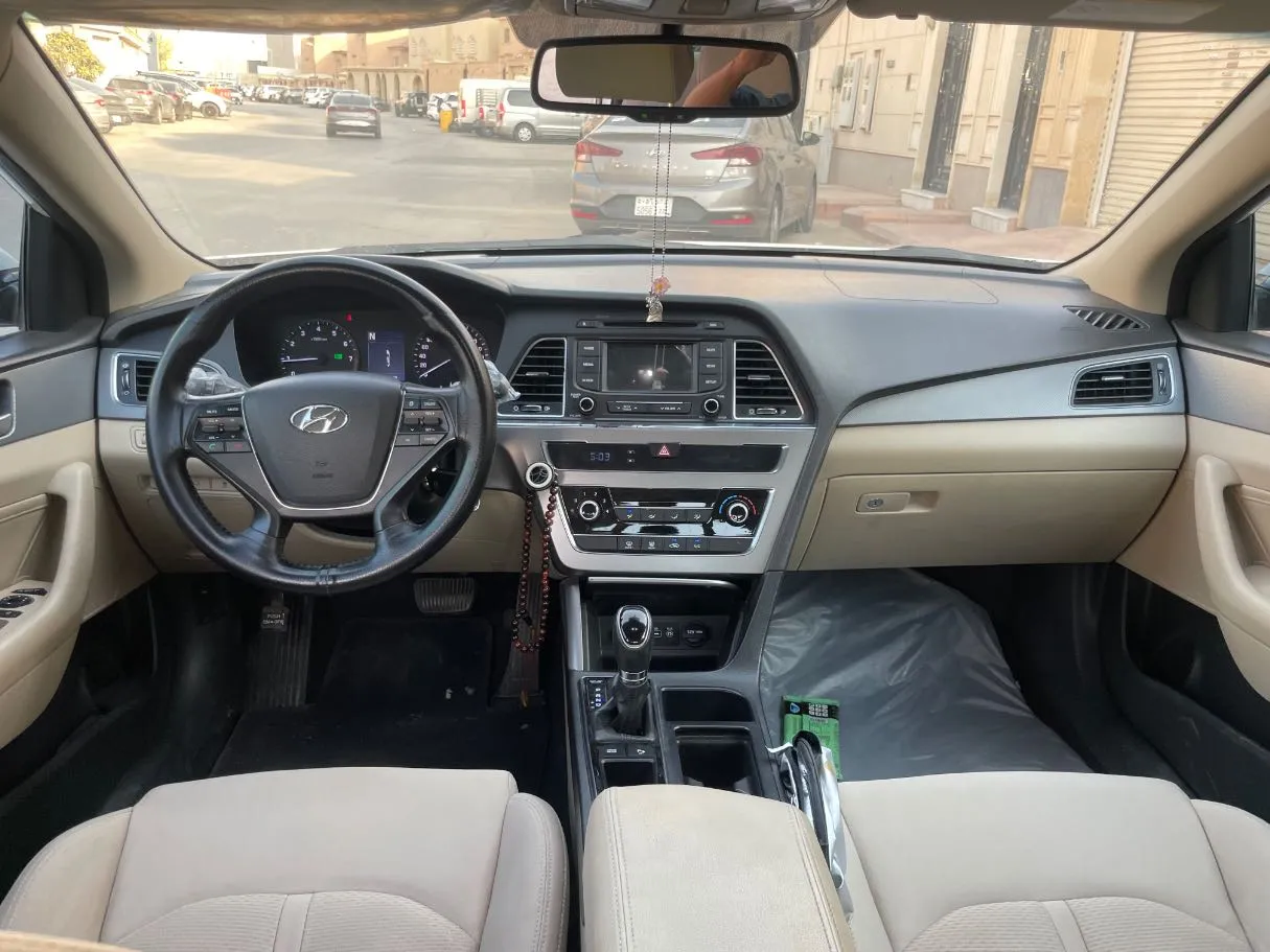 Car image 18